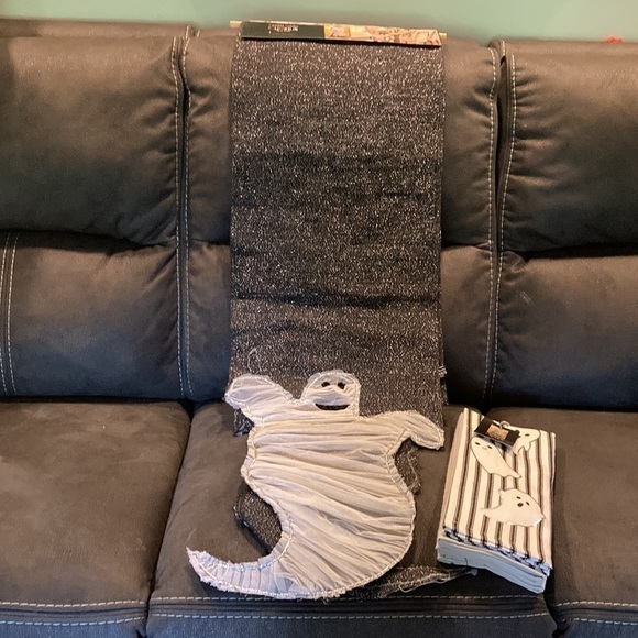 NWT CYNTHIA ROWLEY CURIOUS GHOST TABLE RUNNER & GHOST TOWELS - Picture 8 of 10